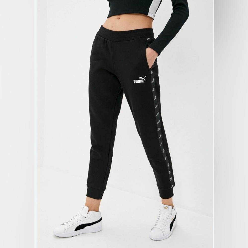 Puma Women’s Black Logo Sweatpants Joggers Size L